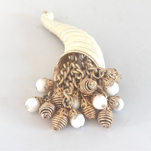 Vintage Signed Avon Cream Enamel Gold Tone Articulated  CORNUCOPIA Brooch - Picture 7 of 12